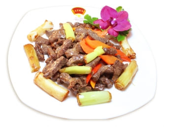 Мясо оленя с ароматным луком (香葱烧鹿肉) 400гр.